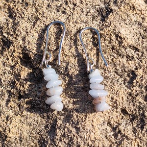 Pendientes colgantes de piedras preciosas en bruto, ganchos de alambre francés de acero inoxidable, colgantes apilables de cristal natural, regalo de joyería bohemia con piedras curativas