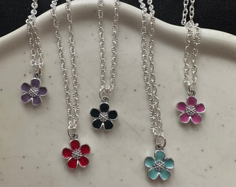 Dainty flower necklace