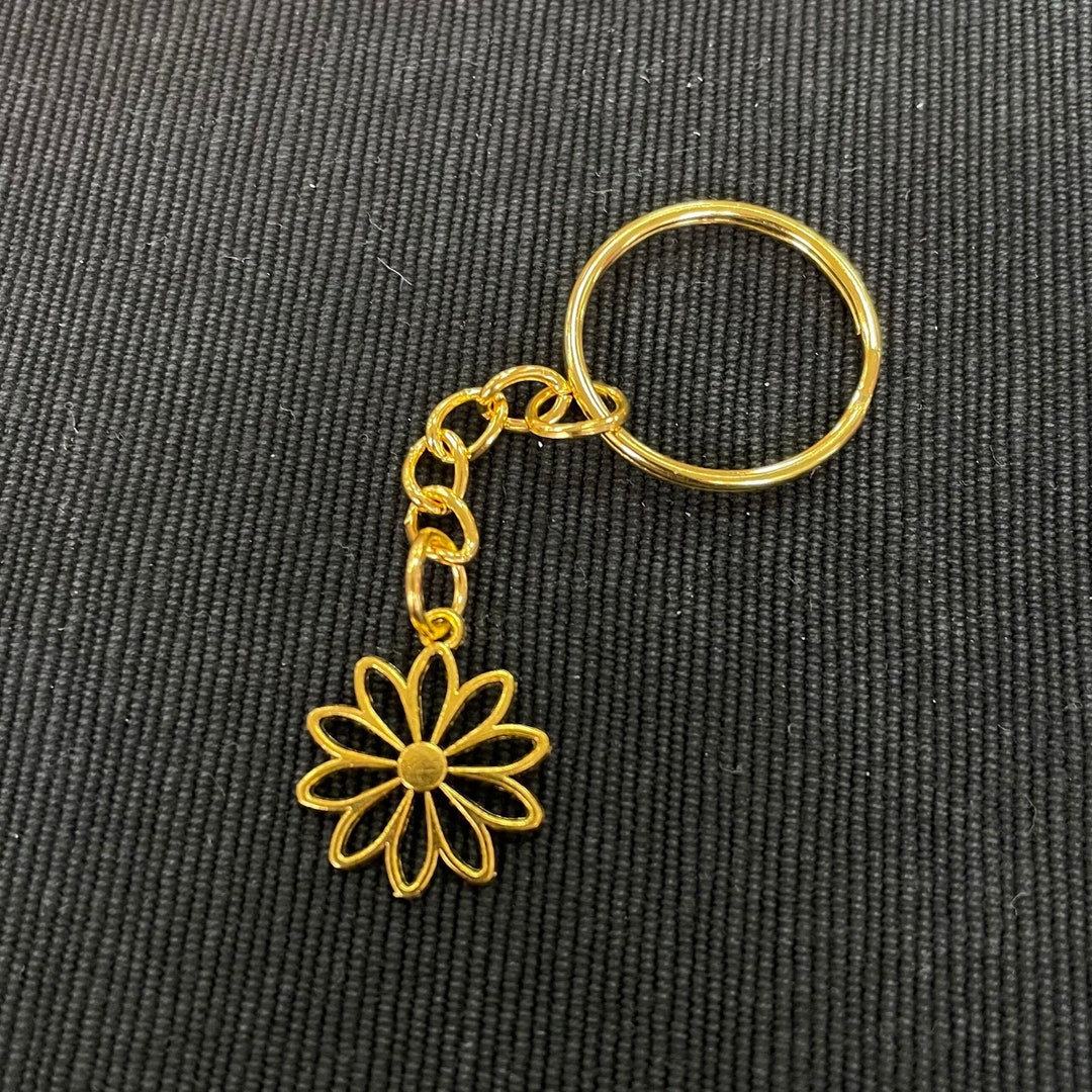 Key Rings Outine Daisy Outline Gold Coloured Key Ring Keychain - Etsy