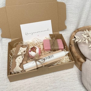 Geschenkbox/Geschenkkorb für Frauen, Kolleginnen oder Freundinnen für Weihnachten oder Geburtstag | Badebombe | Kerze | Schlässelanhänger