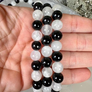 Psychisches Schild Armband, Reiki aufgeladen, Schwarzer Turmalin, Selenit, Empath Energieschutz, Heilende Kristalle