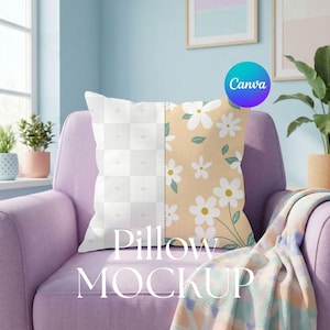 Puede incluir: Una maqueta de almohada con un diseño floral sobre un fondo beige claro, con margaritas blancas y hojas verdes. La almohada está sobre un sillón lavanda con una manta. Se muestra el texto "Pillow MOCKUP".