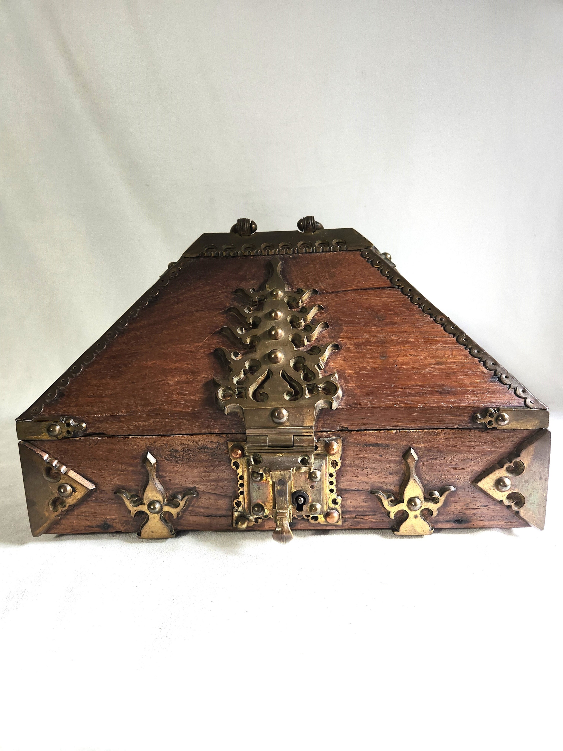 Indian Sindoor Dani Brass Box From Kerala - 19thC Indian Sindoor Dani Brass Box From Kerala - 19thC