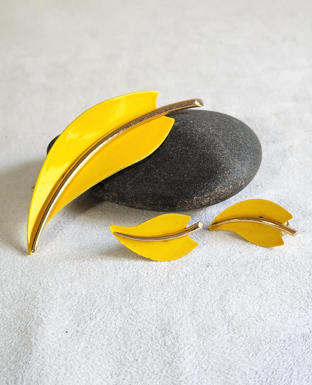 Vintage Gold Leaf Earrings and Hat Pin Set Gold Leaf Pin and Clip on Earring Set - Etsy main image 3