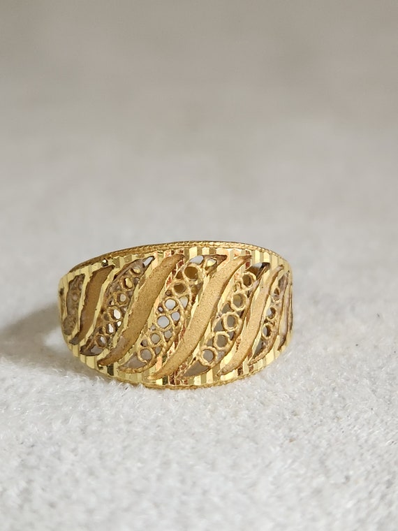 Vintage Diamond Cut Filigree Solid 18Kt Gold Ring 