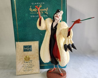 ディズニーヴィランズが光るミュージカル「スノードーム