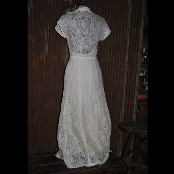 Vintage Floor-Length White Lace  Dress, 1940s Wom… - image 3