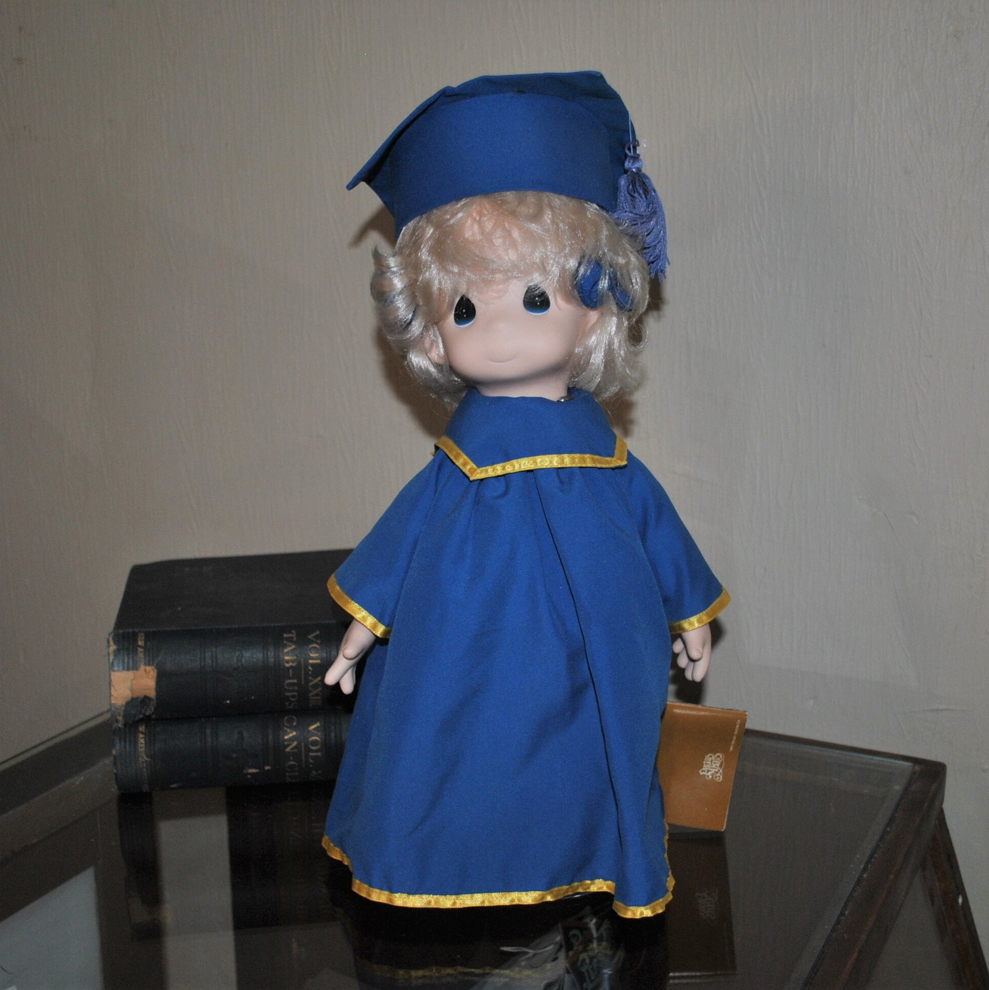 人気特価をすべて Vintage Precious Moments Doll Blue Graduation Girl, 1990s ぬいぐるみ