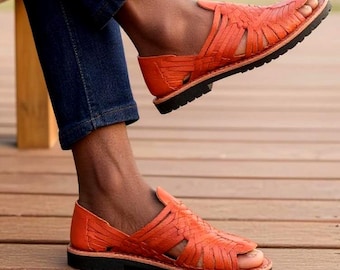 Handmade huaraches (sandals) made by artisans from Guanajuato, Mexico, 100% cowhide leather and tire sole.