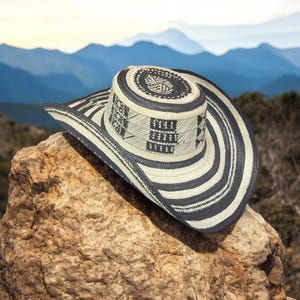 Colombian vueltiao hat imported from Colombia, bi-color black and white