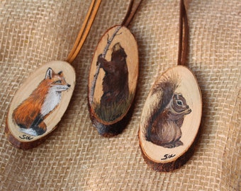 Handpainted wood slice wooden jewellery, nature forest animals necklace pendant, fox, bear, robin, bird, squirrel