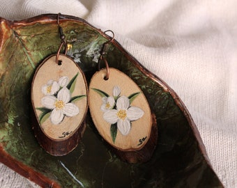 Pendientes de madera pintados a mano joyas de madera de filadelfo, pintura floral flor de jazmín