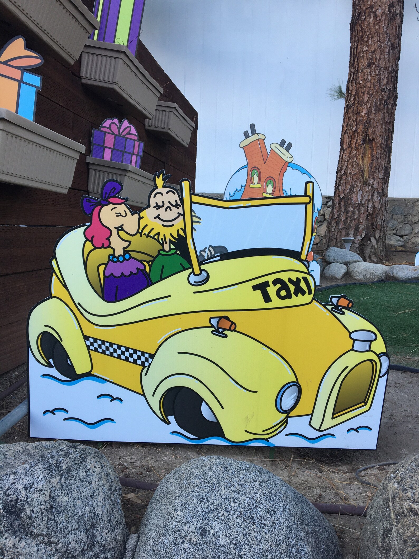 Whoville Yard Decor 32 - brm2e7o