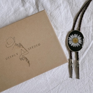 Daisy Flower | Floral Bolo Tie | Western Bolo | Western Wear | Feminine | Handmade | Leather | Cowboy Necklace | Custom Bolo | Wedding Bolo