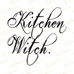Puede incluir: Texto en cursiva en blanco y negro que dice "Kitchen Witch."