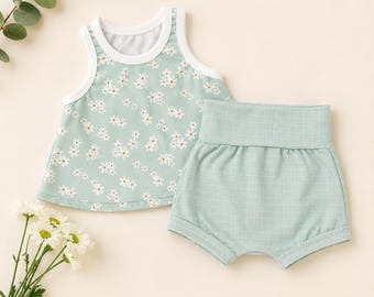 Organic Cotton Baby Outfit Set, Sage Green Daisy Top & Shorts, Minimalist Toddler Summer Set, Neutral Baby Clothes, Handmade Baby Gift