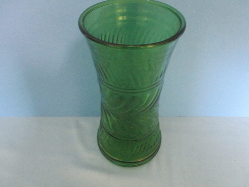Vintage Green Glass Vase Ribbed Pattern Etsy