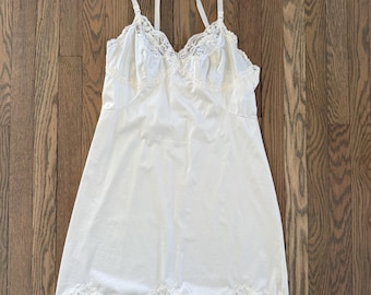 Vintage nylon sears cream lace embroidered full dress slip nightie 1950s 1960s size 38