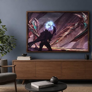 Könnte beinhalten: Ein rechteckiger Wandkunstdruck mit einer Dark-Fantasy-Szene, in der eine zentrale Figur zwei großen, kantigen, metallischen Kreaturen gegenübersteht. Das Kunstwerk zeigt Schattierungen von Dunkellila, Braun und leuchtend blauem Licht.