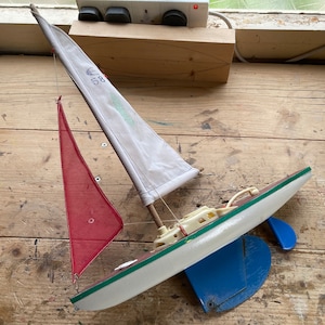 A Spanish made Vintage Giner Balandro Navegable 15 inch pond yacht