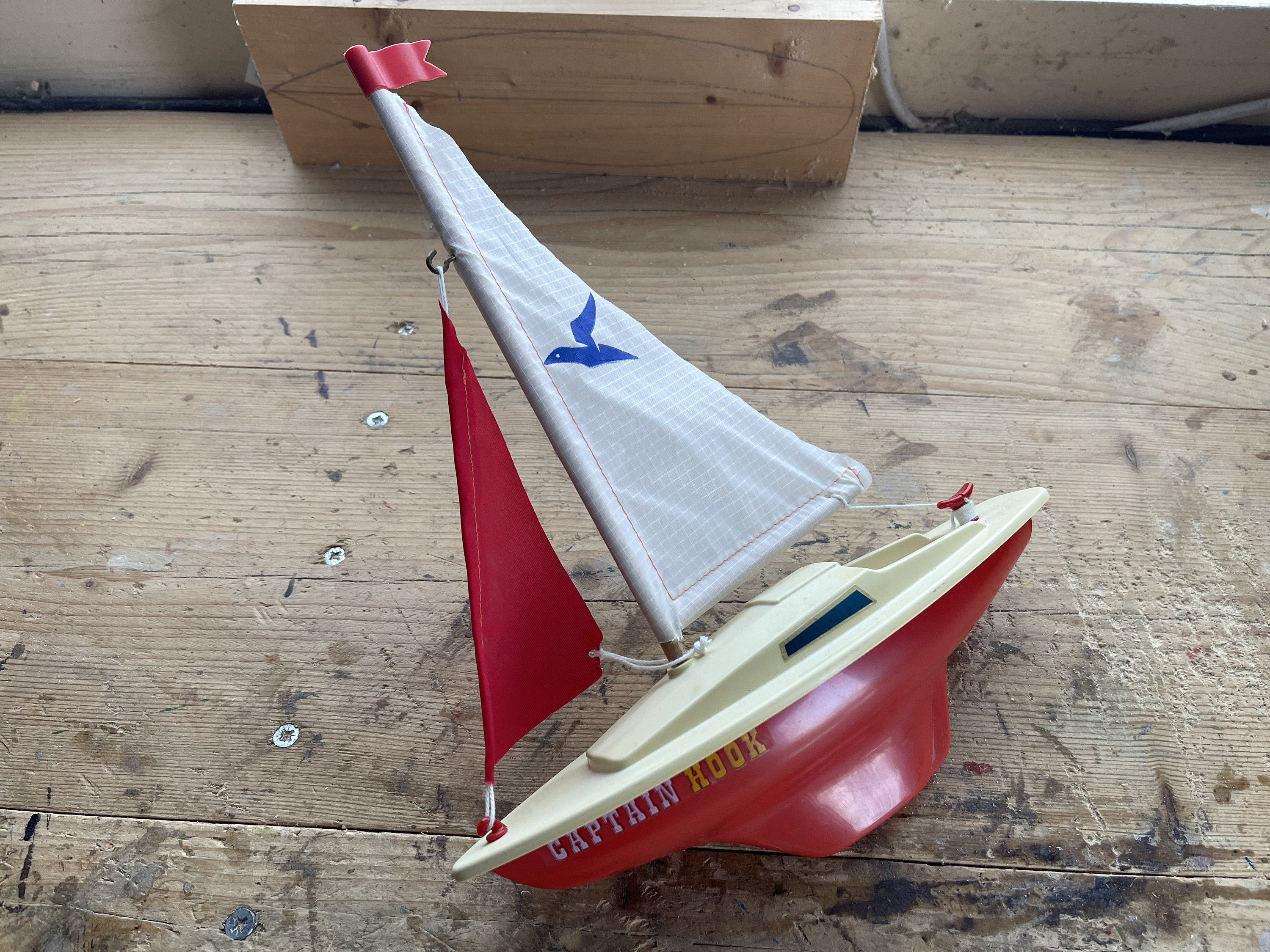 Children's Favourite and Like New, Gunther 1830 Captain Hook 12 Inch Pond  Yacht/toy Sailing Boat. 