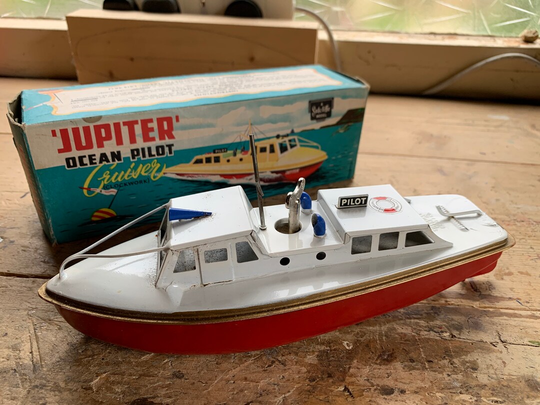 Bateau mécanique SUTCLIFFE JUPITER OCEAN PILOT Clockwork CRUISER 1960