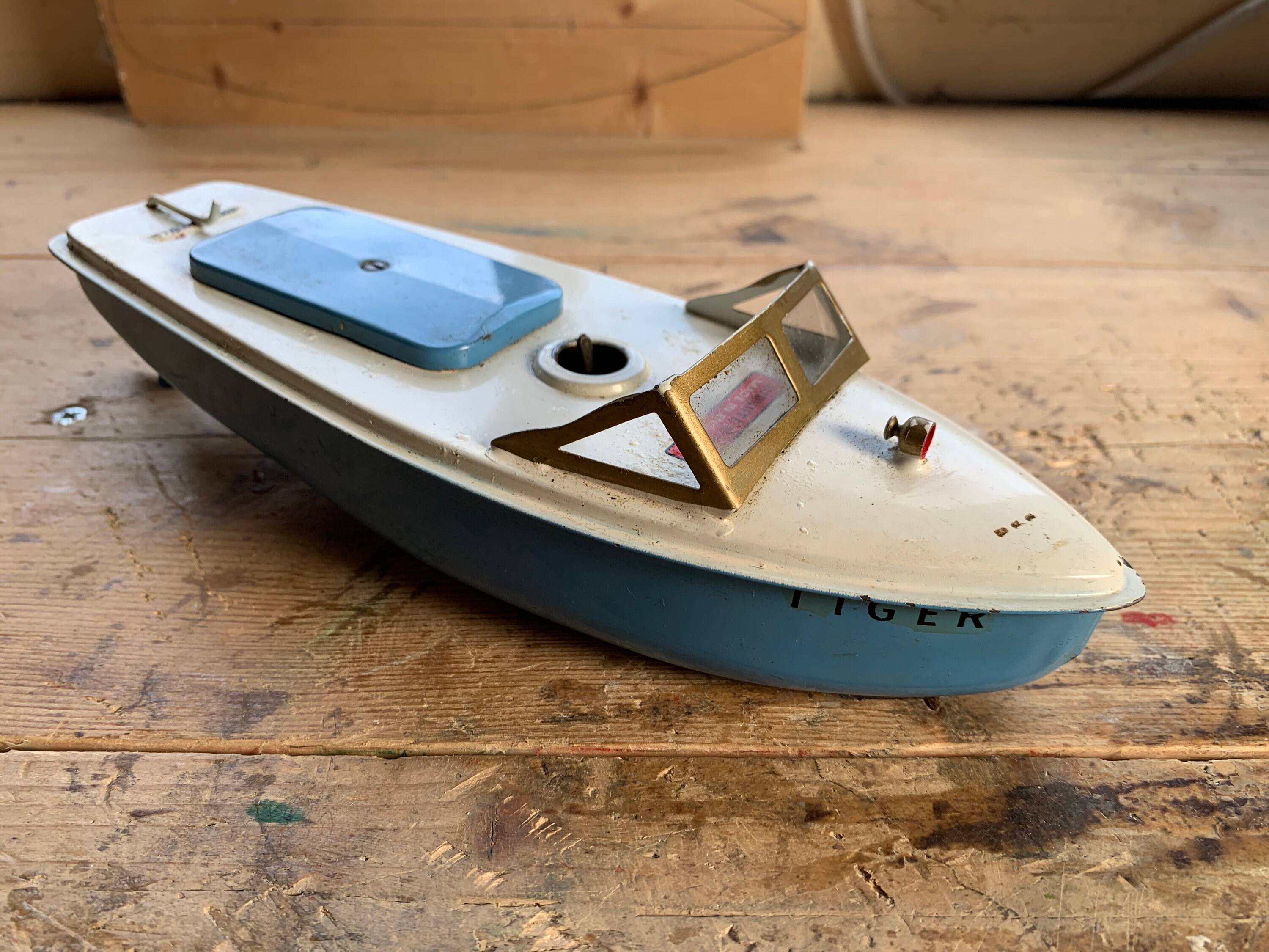 Jugando ajedrez elegante experimental Sutcliffe Tiger 9 pulgadas lancha a motor un barco de juguete - Etsy España Jugando ajedrez elegante experimental Sutcliffe Tiger 9 pulgadas lancha a motor un barco de juguete - Etsy España