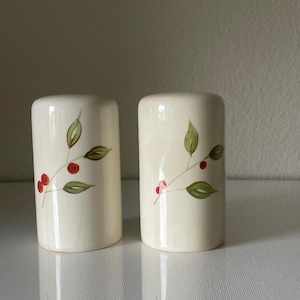 HMQ86 Salt and Pepper Shakers Vintage Tableware Collection Kitchen Decor Mid Century Ceramic Shakers