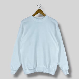 Vintage sweatshirt blanc uni ras du cou moyen an 2000 Hanes Activewear vêtements de sport blancs streetwear pull pull blanc uni taille M