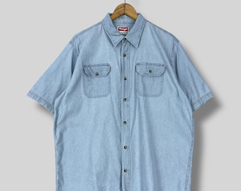 Vintage 1990s WRANGLER Denim Shirt Large Workwear Chambray Style Light Blue Washed Denim Double Pocket Short Sleeve Button Up Size L