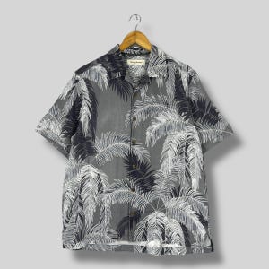 Vintage 1990s TOMMY BAHAMA Silk Hawaii Shirt Medium Hawaiian Coconut Tree Leaves Motive Over Printed Sunwear Button Up Aloha Shirt Size M