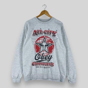 Vintage Y2K OBEY All City Champions Rundhals-Sweatshirt Gross Obey Weltweit Werbung Obey Grauer Pullover Grösse L