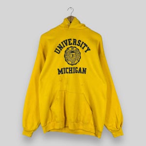 UNIVERSITY Of MICHIGAN Pullover Distressed Hoodie Medium Vintage 1990s Michigan University Spellout Printed Yellow Dirty Sweater Size M