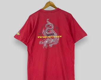 Vintage 1990er Jahre Town And Country Tshirt Medium T&C Drachen Gedruckt PIPI Stay Stoked Town Country Surf Design Hawaii Faded Red Tee Größe M