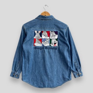 Vintage BUGS BUNNY Camisa vaquera pequeña 90's Looney Tunes dibujos animados bordado Hipster Bugs Bunny Teen Workers Jeans camisa abotonada talla S