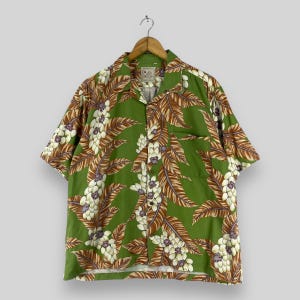 Vintage 1990s Hawaii Floral Rayon Shirt Large Hawaiian Aloha Tropical Flower Motive Honolulu Beach Party Shirt Sunwear Button Up Size L