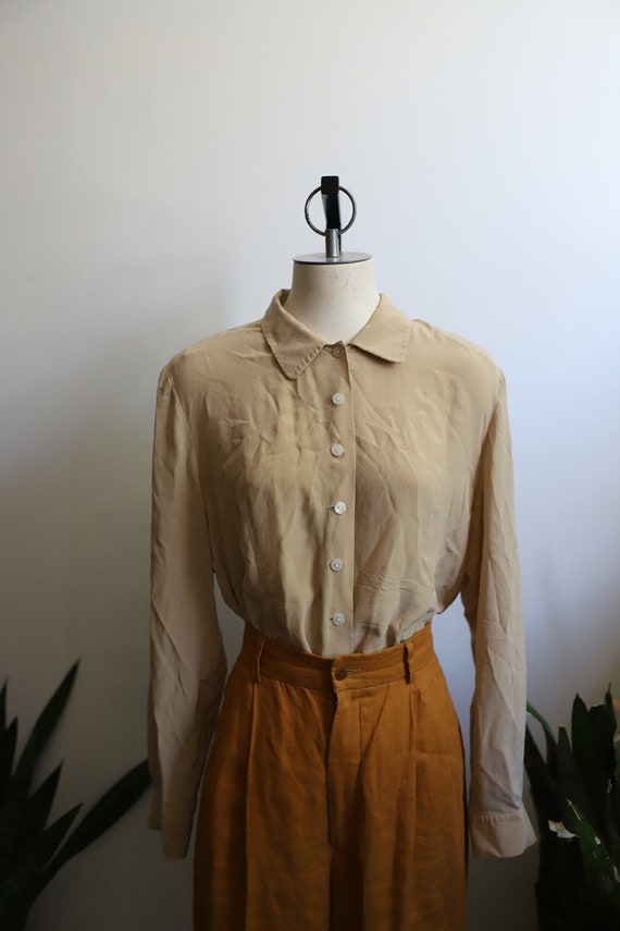 Vintage 1990s beige tan silk long sleeve button do