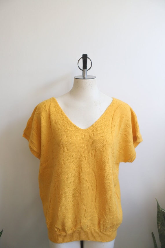 Vintage 1980s v-neck oversized slouchy yellow pul… - image 1
