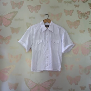 Camisa vaquera corta metalizada vintage de los años 80: blusa de corte cuadrado