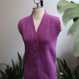 Vintage 1960s 70s Carol Brent sleeveless v-neck button down fringed vest purple