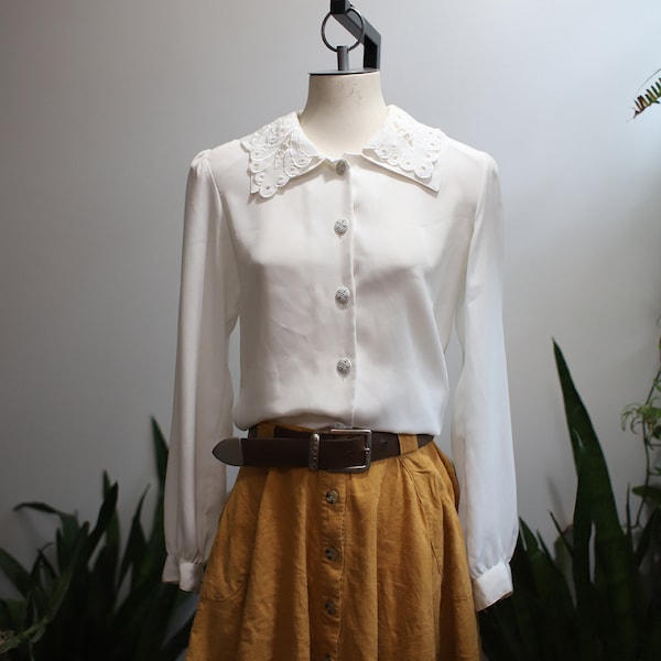 Vintage 1980s Nicola long sleeve white button down blouse eyelet lace layered collar