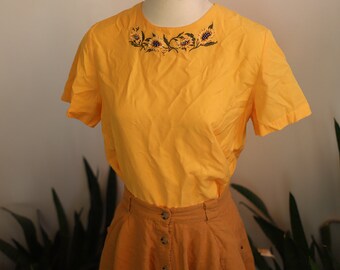 Vintage 1990s Bechamel Petites short sleeve yellow sunflower embroidered blouse floral