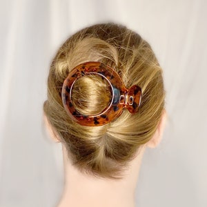 large, circle brown tortoise clip | The Best Hair Clip