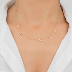 Collar de letras espaciadas, Collar de nombre colgado, Joyería de nombre personalizado, Collar de nombre de letra, Collar de nombre de oro, s