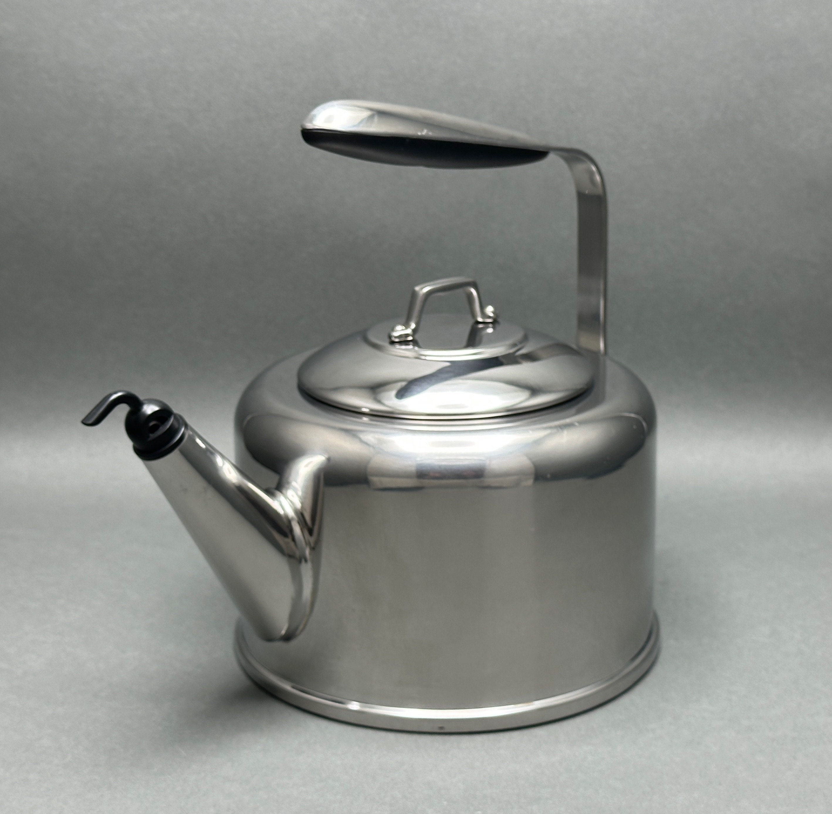 Vintage Aluminum Whistling Tea Kettle TRIG 2 1/2 Quart Made USA
