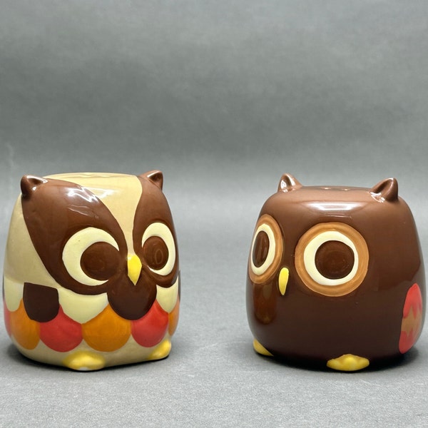 Vintage Mesa Home Products Ceramic Owl Salt and Pepper Shaker Set