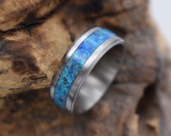 Partnerringe Ring aus Titan und Inlay aus blauen Opalen. Edelstahl Herrenring und Damenring in Handarbeit hergestellt