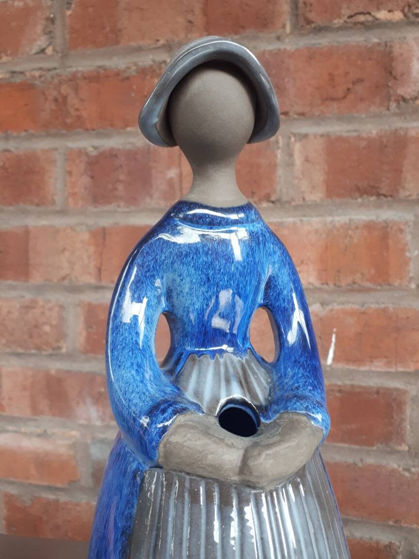 JIE Verkstad Elsi Bourelius Swedish Pottery Blue Girl