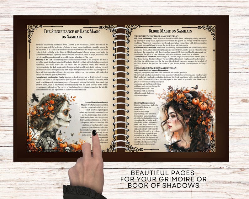 Pu&ograve; includere: Due pagine di un libro delle ombre con illustrazioni di donne con capelli scuri e fiori. Il testo sulle pagine discute il significato della magia oscura e della magia del sangue a Samhain.