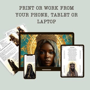 Pode incluir: Download digital imprim&iacute;vel de uma Madona negra com coroa e halo dourados. A imagem &eacute; cercada por um fundo dourado e turquesa. O texto "Invocaci&oacute;n" est&aacute; impresso na p&aacute;gina. A imagem &eacute; exibida em um laptop, tablet e telefone.